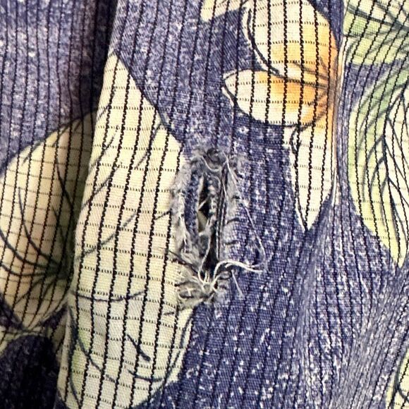 Tommy Bahama Shirt Men’s Size Medium Blue Tropical Floral Print Button Down - Picture 8 of 11